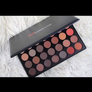 - Morphe 35OM Nature Glow Matte pallette